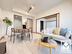 シンプルで美しいデザインのリビングが、毎日の生活に彩りを添える。