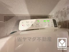 温水洗浄便座付きで、季節を問わずいつでも温かい便座をお使いいただけます。