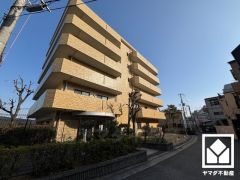 広々15.4帖のLDKが魅力。家族全員がリラックスできる、ゆったりとした快適リビングで温かい団らんの時間を。