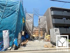 家族のごはん作りがはかどる。同時調理ができる3口コンロ仕様です。浄水器付きなので、いつでも安心・安全な水をお使いいただけます。
