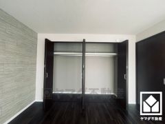 新たに家具を買わなくても良いので、ハンガーパイプ付きのクローゼットは嬉しいですね。