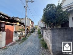 阪神電鉄本線「出屋敷」駅まで徒歩約14分、2沿線利用可能な立地。「難波小学校」まで徒歩1分、「コノミヤ尼崎店」まで徒歩7分など、毎日の通勤・通学だけでなく、休日のお出かけまで利便性に優れています。