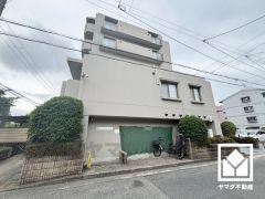 換気効率が高くお手入れもしやすいレンジフードも完備。スッキリとしたスタイリッシュなデザインも魅力の一つです。