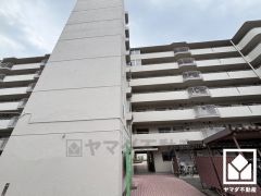 敷地南側にはパーゴラや、ブランコ、すべり台などの遊具が設置された「芦原橋公園」がございます。子育て世帯の方にもお勧めです。