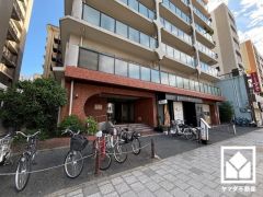 複合遊具や砂場、パーゴラなども設置された「中難波公園」まで徒歩4分など、徒歩圏内に公園が複数あり、子育て世帯の方にもお勧めです。