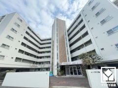 7階建て最上階で前面に視界を遮る高い建物がなく、山まで見渡せる見晴らしの良い景色が広がります。開放感あふれる眺望と利便性が融合した住まい──穏やかな毎日をここから。