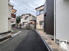 「グルメシティ尼崎大庄店」まで徒歩8分、「アカシヤ尼崎大庄店」まで徒歩9分など、お買い物施設が徒歩圏内に複数あり便利な住環境です。