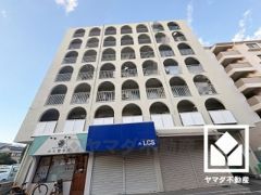 南向きバルコニーで陽当たり、風通し良好。広々としているため、お洗濯物をたっぷりと干す事ができます。