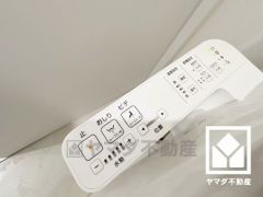 温水洗浄便座付きで、季節を問わずいつでも温かい便座をお使いいただけます。
