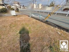 「セブンイレブン西宮能登町店」まで徒歩3分、「ウエルシア西宮愛宕山店」まで徒歩5分、「ミニコープあたご山」まで徒歩6分など、お買い物施設が徒歩圏内に複数あり便利な住環境です。