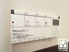 温水洗浄便座付きで、季節を問わずいつでも温かい便座をお使いいただけます。