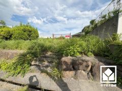 高台につき水害の影響を受けにくく、陽当たり・眺望・風通しの良い立地です。