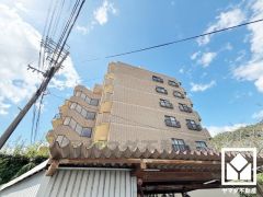 南北両面バルコニーで陽当たり、風通し良好。広々としているため、お洗濯物をたっぷりと干す事ができます。