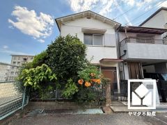 東側が広場となっており開けているため、陽当たり・風通し良好です。