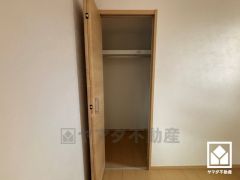 新たに家具を買わなくても良いので、ハンガーパイプ付きのクローゼットは嬉しいですね。