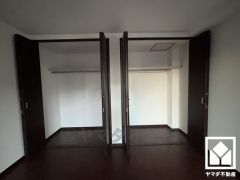 新たに家具を買わなくても良いので、ハンガーパイプ付きのクローゼットは嬉しいですね。