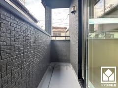 バルコニーが2箇所ございますので、お洗濯物をたっぷりと干す事ができます。