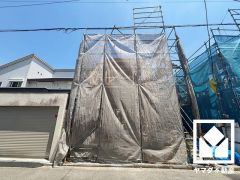 敷地内に駐車場を完備。重い荷物や雨の日の移動もスムーズで、快適なカーライフを実現。