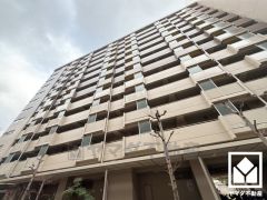 雨の日の洗濯や花粉・ウイルス対策にもお使いいただける浴室乾燥機付き。