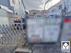 阪急電鉄伊丹線・神戸線「塚口」駅まで徒歩約13分、JR福知山線「猪名寺」駅まで徒歩約26分の立地。