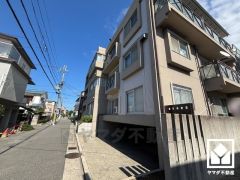 トイレは温水洗浄便座付きで、季節を問わずいつでも温かい便座をお使いいただけます。