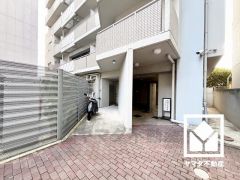 シャワー付きで忙しい朝でも身支度がしやすい洗面台がございます。