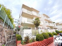 家族との時間も、自分だけの時間も心地よく過ごせる。シンプルで飽きのこない設計が、暮らしに余白をもたらします。この住宅は、日々の暮らしをそっと支えてくれます。