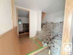 リノベーション中の写真です。自然と調和したデザインが魅力。まるでホテルや美術館のような品格のある雰囲気を演出します。