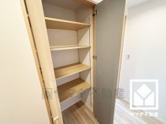 シューズボックスやリネン庫、パントリーなど収納が多数あり、住空間を広々お使いいただけます。