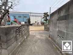 イズミヤやココカラファイン、キャンドゥなどが出店するショッピングモール「アマスタアマセン」まで徒歩12分。専門店や飲食店も豊富で、お買い物やお食事には困りません。