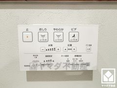 温水洗浄便座付きで、季節を問わずいつでも温かい便座をお使いいただけます。