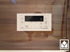 追い炊き機能付きなので、いつでも温かいお風呂に入ることができます。たし湯・たし水も可能で、お好みの温度に素早く調整できます。