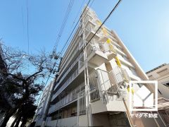 新幹線高架下の「友行子ども広場」や、大きな広場のある「時友中央公園」など、徒歩圏内に公園が複数あり、子育て世帯の方にもお勧めです。