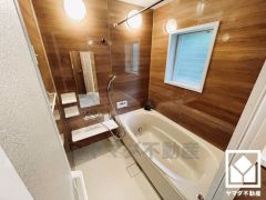 小窓が付いているので、こもりがちな湿気もすぐ取り除くことができます。