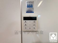 ボタン1つで自動でお湯張りができるオートバス機能付き。