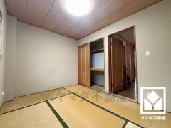お客様用の座布団や寝具も収納可能