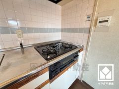 毎日の料理がもっとスムーズに。便利な3口コンロ付きキッチン。