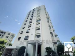 阪神電鉄武庫川線「武庫川団地前」駅まで徒歩約8分の立地。ショッピングセンター「ムコダンモール」まで徒歩7分など、毎日の通勤・通学だけでなく、日常のお買い物や、休日のお出かけまで利便性に優れています。