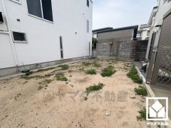 参考プランは3階建て1SSLDK（納戸は居室利用可）。インナーガレージ付き。システムキッチン、ウォシュレット、浴室暖房乾燥機、全居室ペアガラス、食器洗い洗浄機などの設備込みで建物1699万円となります