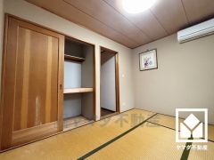 和の趣と現代の快適さを兼ね備えた空間。開放的にも、落ち着いたプライベート空間にもなる和室の魅力をぜひ。