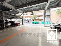 突然の来訪時でも安心なモニター付きインターホンを完備。お留守番中のお子様でも簡単に来訪者の確認ができます。