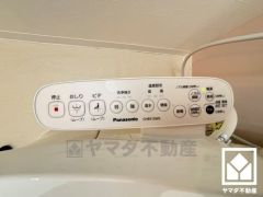 温水洗浄便座付きで、季節を問わずいつでも温かい便座をお使いいただけます。