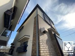 北側に国道2号線が通っており、車での移動がしやすい立地。南側へ車で5分程度の距離には、阪神高速道路・尼崎西出入口があり、神戸方面へも出やすいです。（大阪方面は出口のみ）