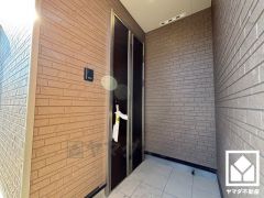 突然の来訪時でも安心なモニター付きインターホンを完備。お留守番中のお子様でも簡単に来訪者の確認ができます。