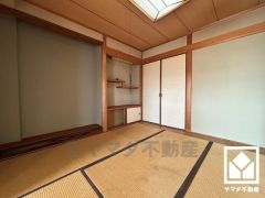 約6帖の和室です。子どもの遊び場、お昼寝スペース、時には書斎にも。和室があると、暮らしの幅がぐんと広がる。