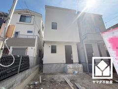 「小園小学校」まで徒歩8分。低学年のお子様も安心して通学していただけます。