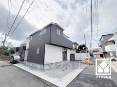 阪神電鉄本線「杭瀬」駅まで徒歩約11分、JR東西線「御幣島」駅まで徒歩約25分、JR福知山線「尼崎」駅まで徒歩約26分、阪神電鉄なんば線「大物」駅まで徒歩約26分の立地。