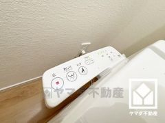 温水洗浄便座付きで、季節を問わずいつでも温かい便座をお使いいただけます。