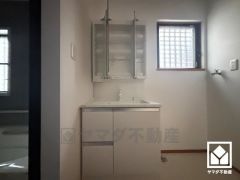 洗面ボウルが広めなので、忙しい朝でも身支度がしやすく時短になります。