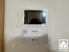 突然の来訪時でも安心なモニター付きインターホンを完備。お留守番中のお子様でも簡単に来訪者の確認ができます。ご成約でヤマダポイントプレゼント中です。お問合せお待ちしております。